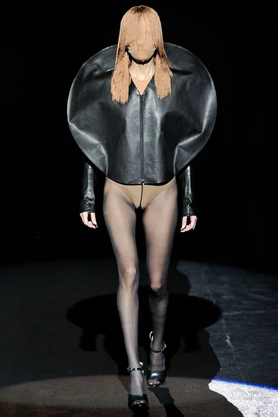 Look 14